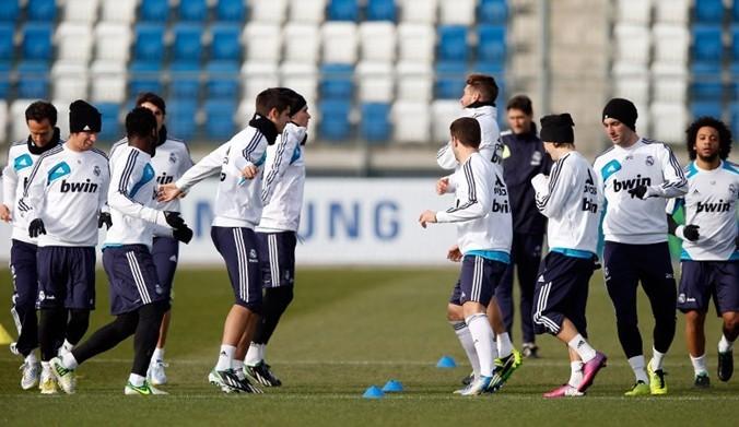 辽宁男篮王哲林末节关键表现（王哲林末节发力撑起辽宁男篮）