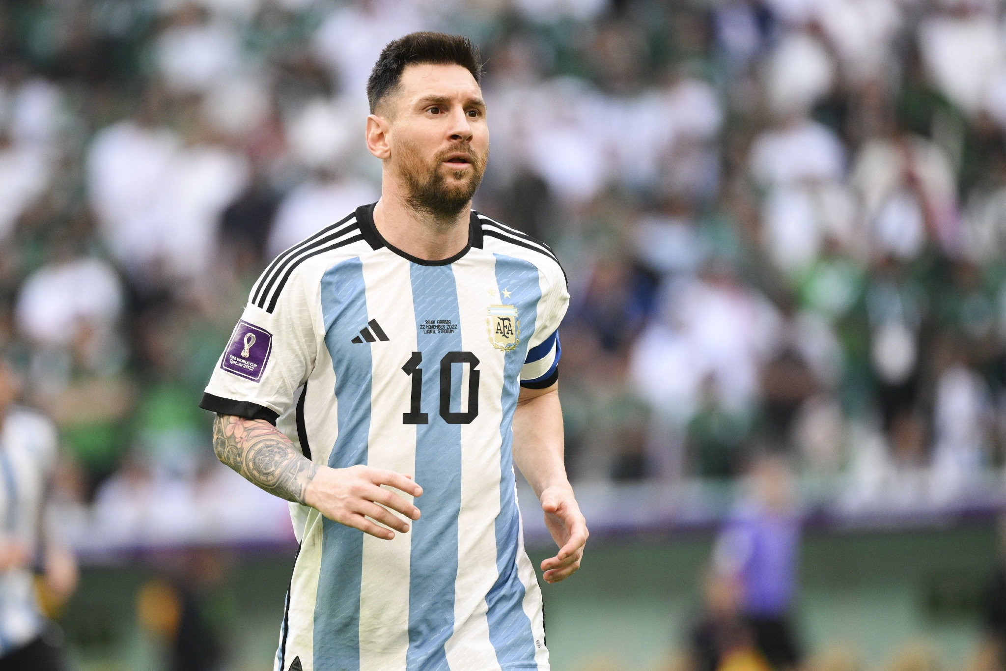 拉美媒体：拜仁、曼联、马竞追逐厄瓜多尔17岁中场卡斯蒂略（拉媒：拜仁、曼联与马竞竞逐厄瓜多尔17岁中场新星卡斯蒂略）