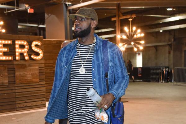 2026美加墨世界杯抽签结果出炉：梅西C罗或将在八强战重逢（2026年美加墨世界杯抽签揭晓：梅西与C罗或在八强再会）