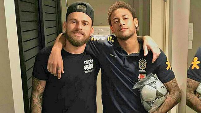 邮报：一组织发起诉讼，要FIFA赔偿球员因转会规定损失的收入（邮报称：某组织起诉国际足联，要求赔付球员因转会规则造成的收入损失）