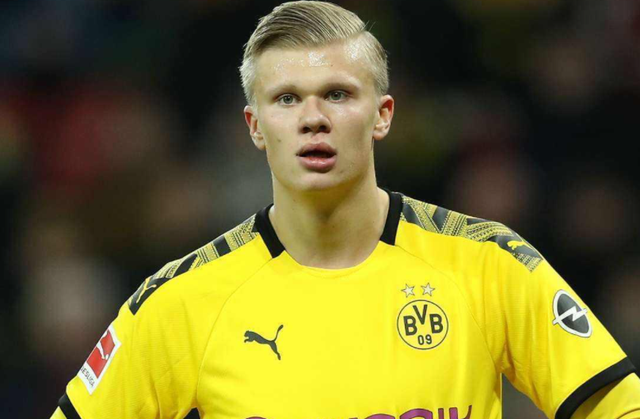 远在迈阿密心系罗马，托蒂和坎德拉用手机观看老东家焦点大战（托蒂、坎德拉身在迈阿密仍关注罗马，用手机追看老东家焦点战）