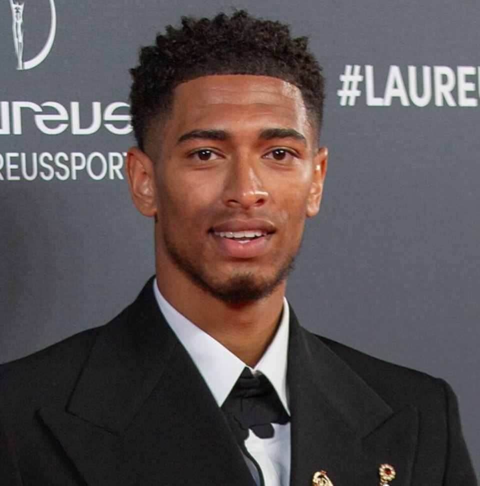 教练关键轮换引发赛后讨论（关键时刻的用人选择引发赛后热议）