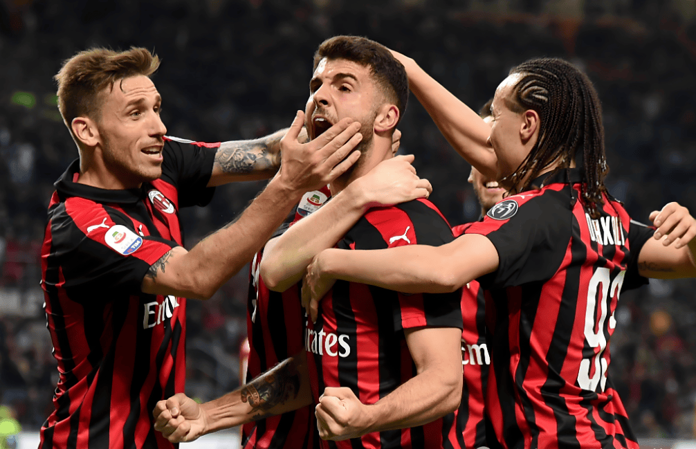 体坛：狼队想与徐彬签约4-5年，球员已搭乘航班前往英国（体坛消息：狼队计划与徐彬签约4至5年，球员已启程飞赴英国）