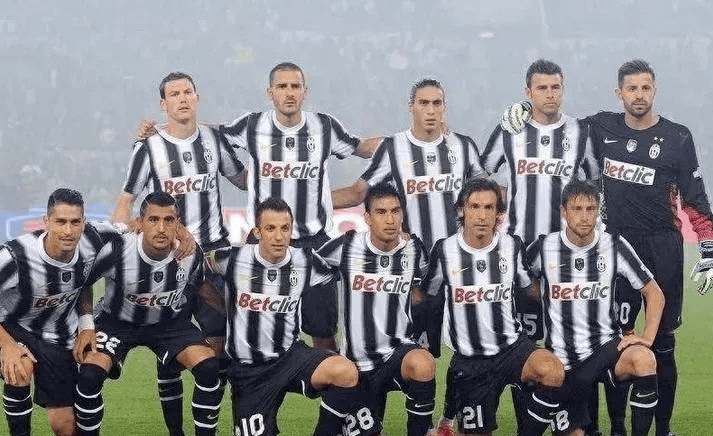 Shams：雄鹿球星字母哥因右小腿拉伤将缺席2-4周（Shams：雄鹿核心字母哥右小腿拉伤，预计缺阵2至4周）