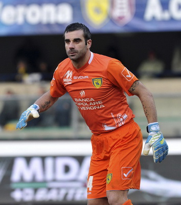 弗兰克：范德芬进球前我心想他要去哪，在场边喊让他快传球（弗兰克：范德芬进球前我还在想他往哪儿跑，场边不停催他赶紧传球）